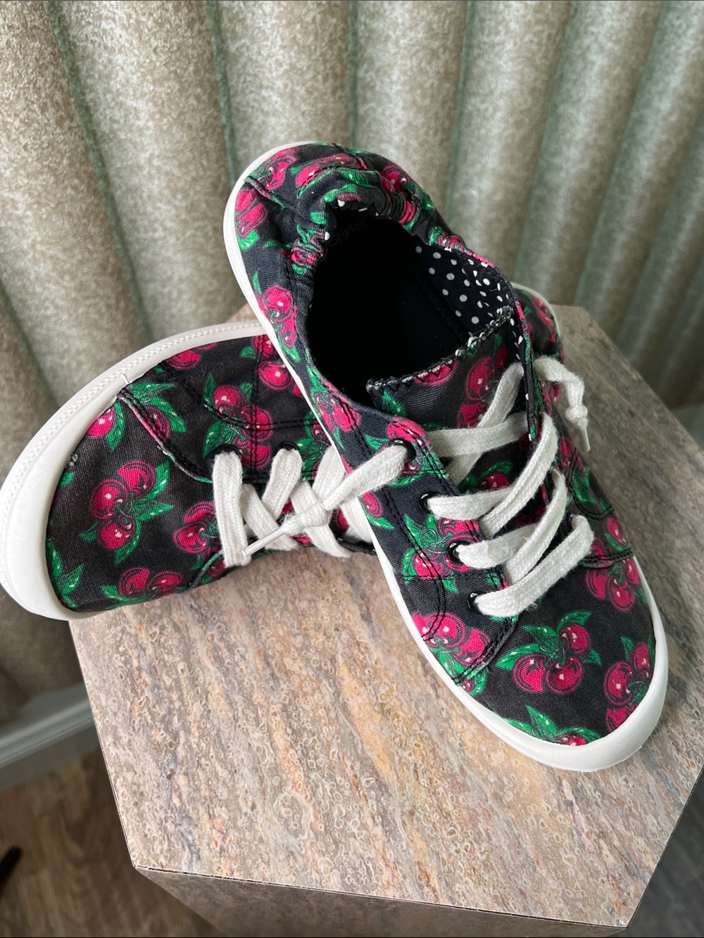 Betsey Johnson Cherry-Print Canvas Sneakers - Black/Pink S-9WW - Picture 4 of 7